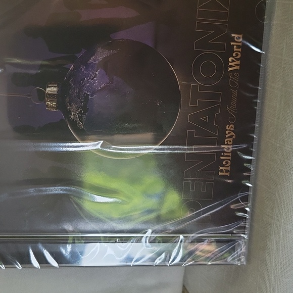 NIB Pentatonix Holidays Around The World - Picture 3 of 3